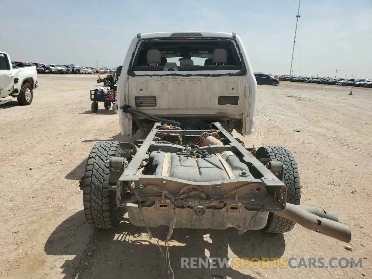 6 Photograph of a damaged car 1FD8W3HT0KED39375 FORD F350 2019