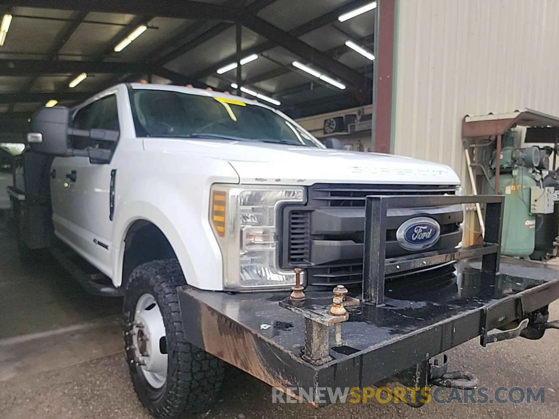 10 Photograph of a damaged car 1FD8W3HTXKEC25657 FORD F350 2019