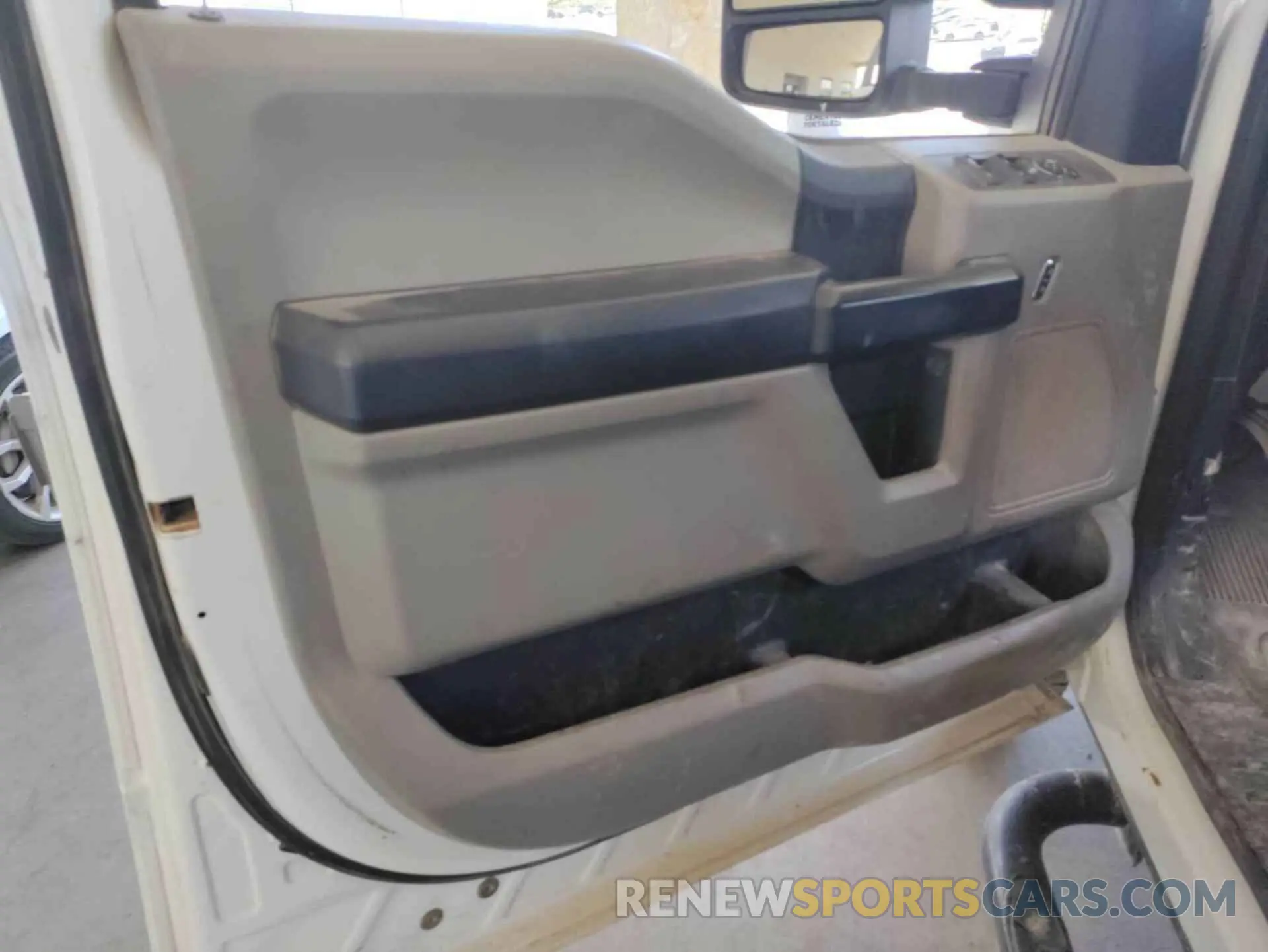 12 Photograph of a damaged car 1FD8W3HTXKEC25657 FORD F350 2019