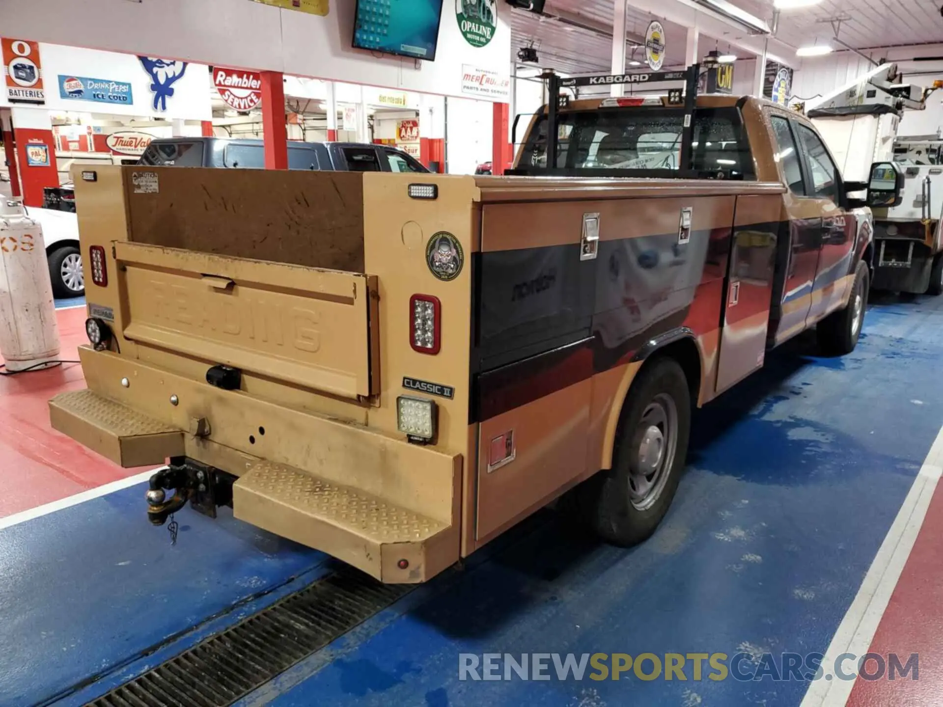 17 Photograph of a damaged car 1FD8X3E69KEF05601 FORD F350 2019