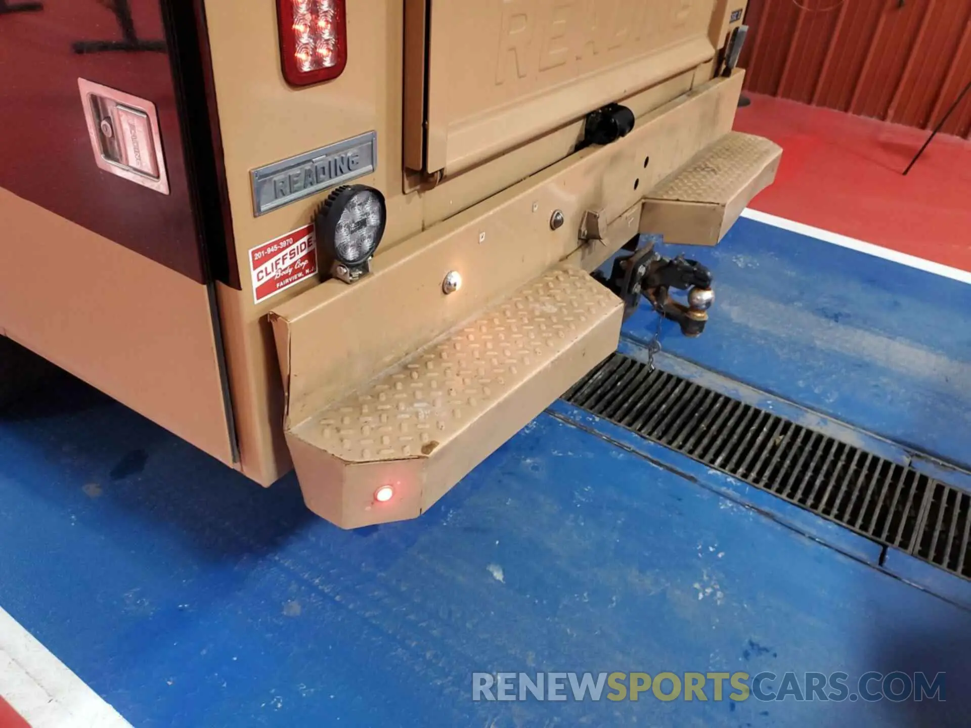 6 Photograph of a damaged car 1FD8X3E69KEF05601 FORD F350 2019