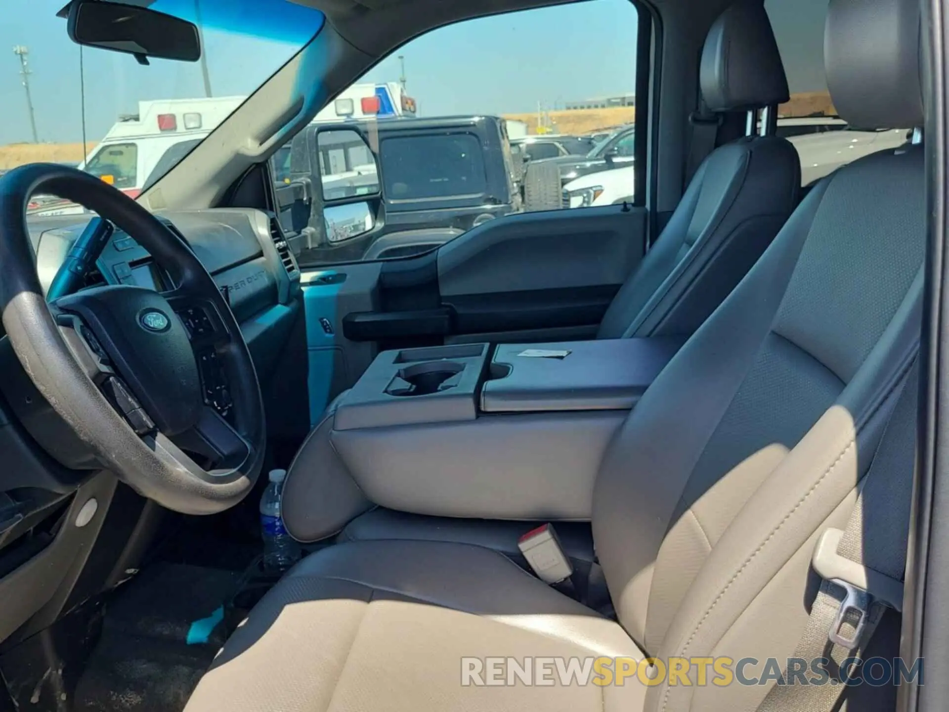 18 Photograph of a damaged car 1FT7W3BT1KED68229 FORD F350 2019