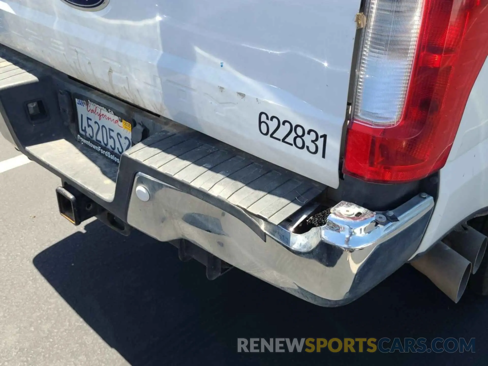 28 Photograph of a damaged car 1FT7W3BT1KED68229 FORD F350 2019