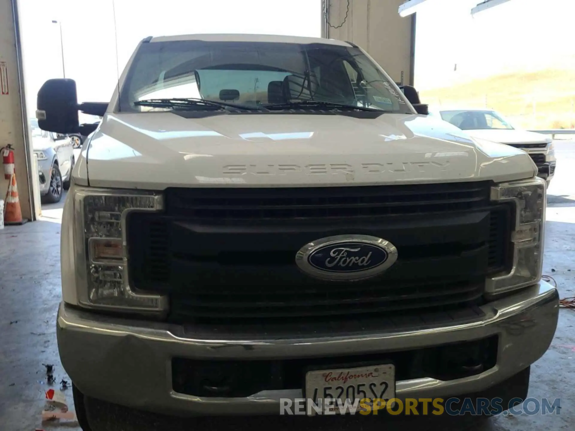 5 Photograph of a damaged car 1FT7W3BT1KED68229 FORD F350 2019