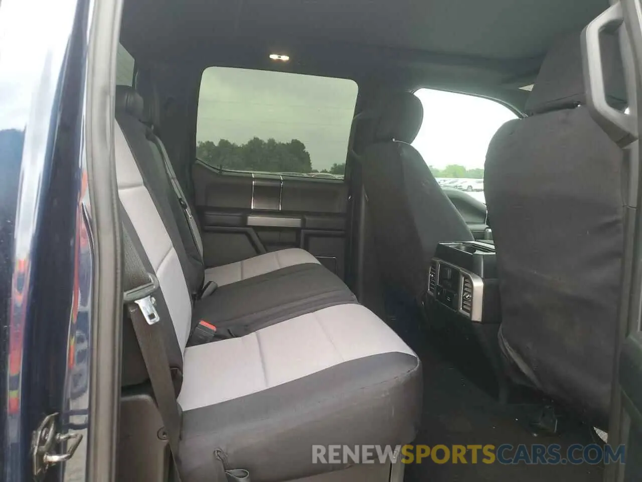 10 Photograph of a damaged car 1FT8W3BT0KEE81870 FORD F350 2019