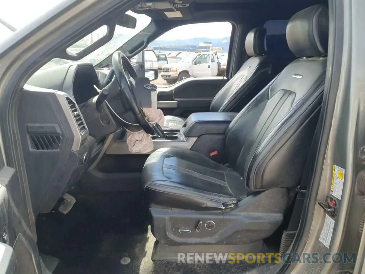 7 Photograph of a damaged car 1FT8W3BT0KEE83554 FORD F350 2019