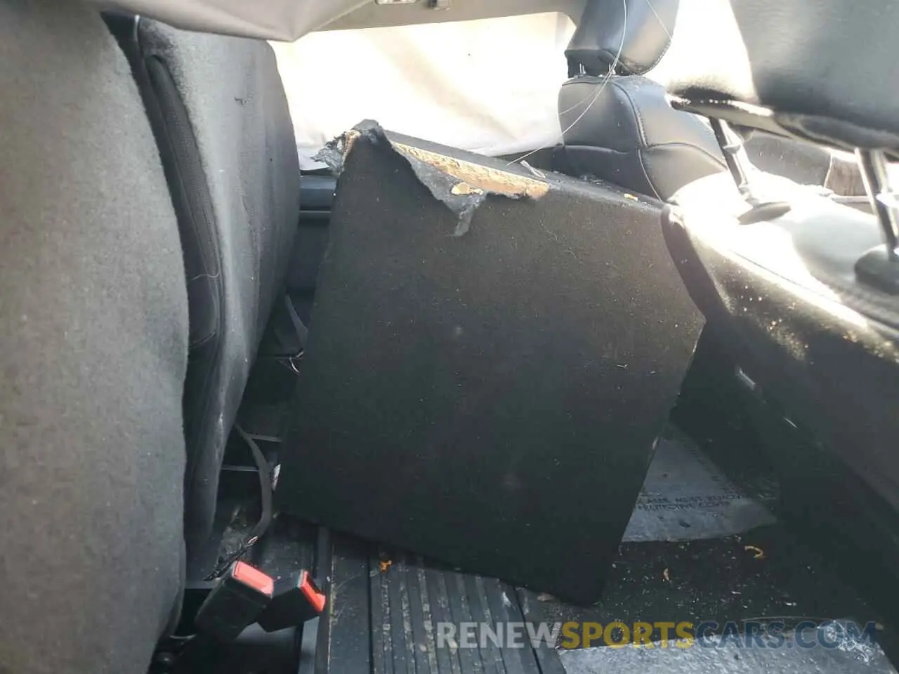 11 Photograph of a damaged car 1FT8W3BT2KEG66289 FORD F350 2019