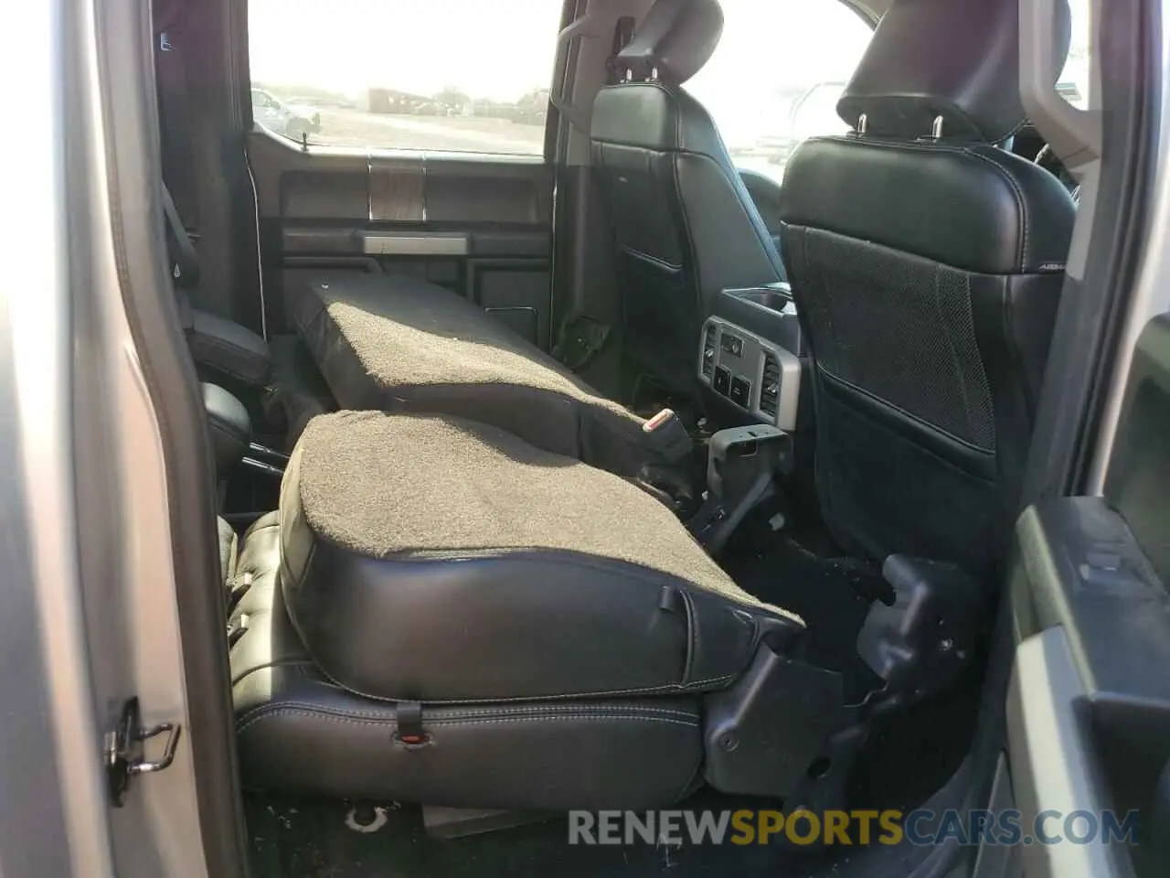 10 Photograph of a damaged car 1FT8W3BT3KEF80635 FORD F350 2019