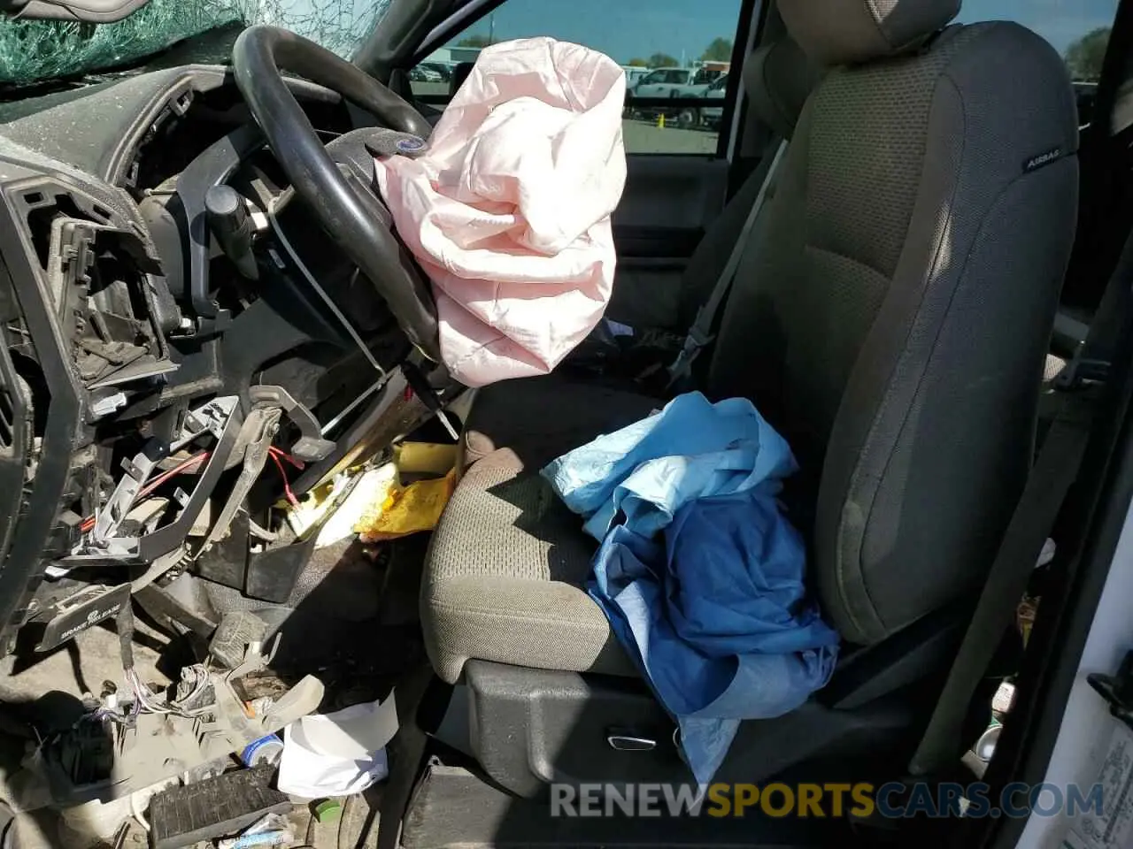 7 Photograph of a damaged car 1FT8W3BT4KEE46782 FORD F350 2019