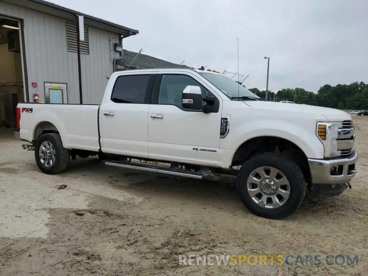 4 Photograph of a damaged car 1FT8W3BT4KEG86558 FORD F350 2019