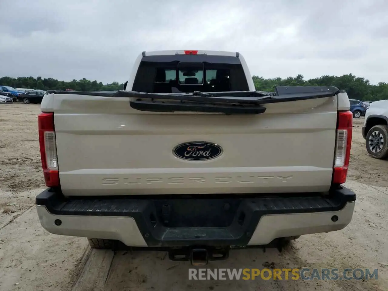 6 Photograph of a damaged car 1FT8W3BT4KEG86558 FORD F350 2019