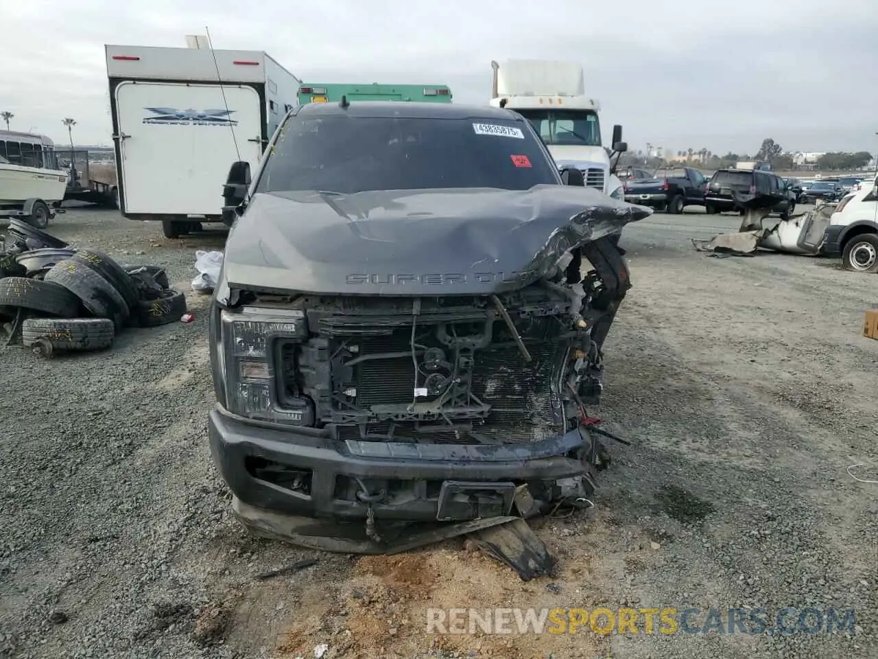 5 Photograph of a damaged car 1FT8W3BT9KEE41416 FORD F350 2019