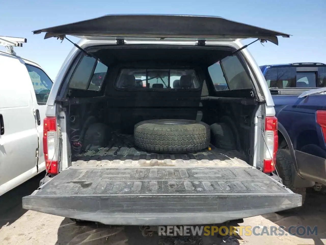 6 Photograph of a damaged car 1FT8W3BT9KEE97016 FORD F350 2019