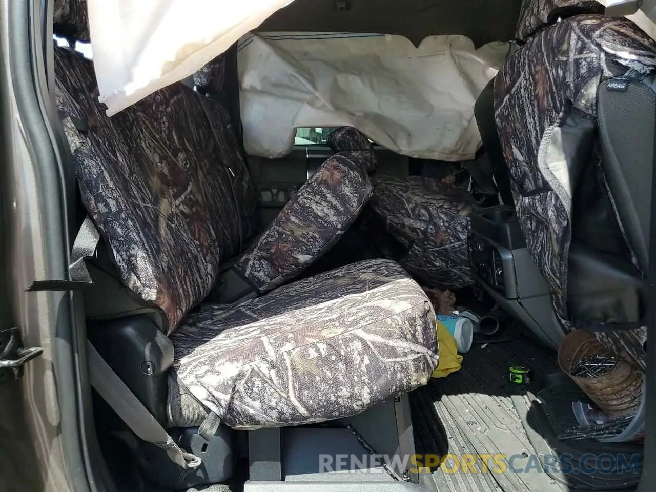 6 Photograph of a damaged car 1FT8W3DT4KED23335 FORD F350 2019