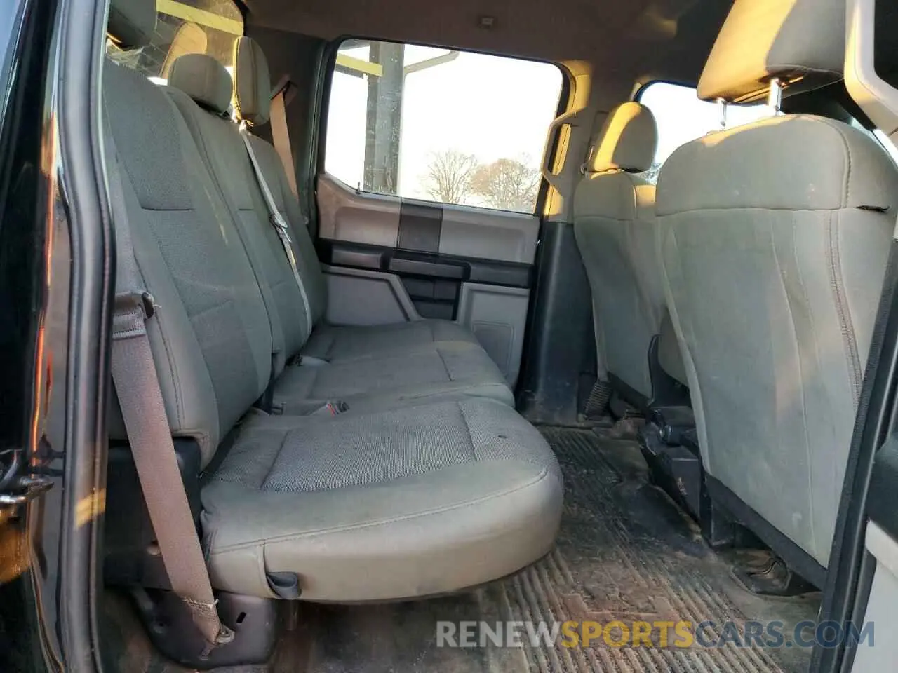 10 Photograph of a damaged car 1FT8W3DT8KEG64950 FORD F350 2019