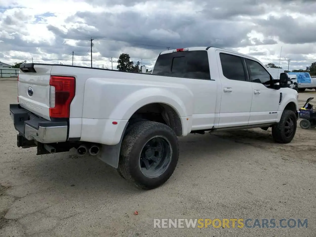 3 Photograph of a damaged car 1FT8W3DT9KEC99064 FORD F350 2019