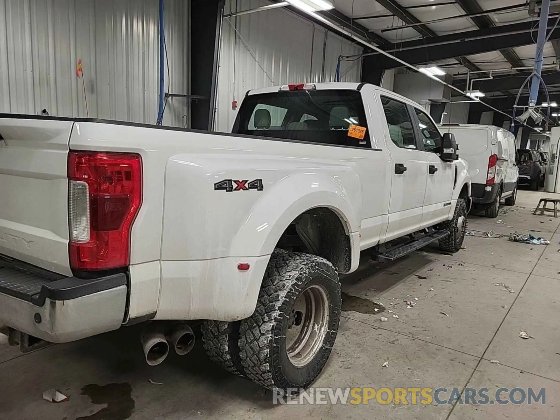 1 Photograph of a damaged car 1FT8W3DTXKEC14846 FORD F350 2019