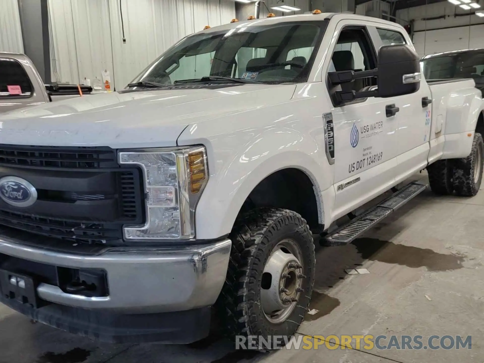 5 Photograph of a damaged car 1FT8W3DTXKEC14846 FORD F350 2019
