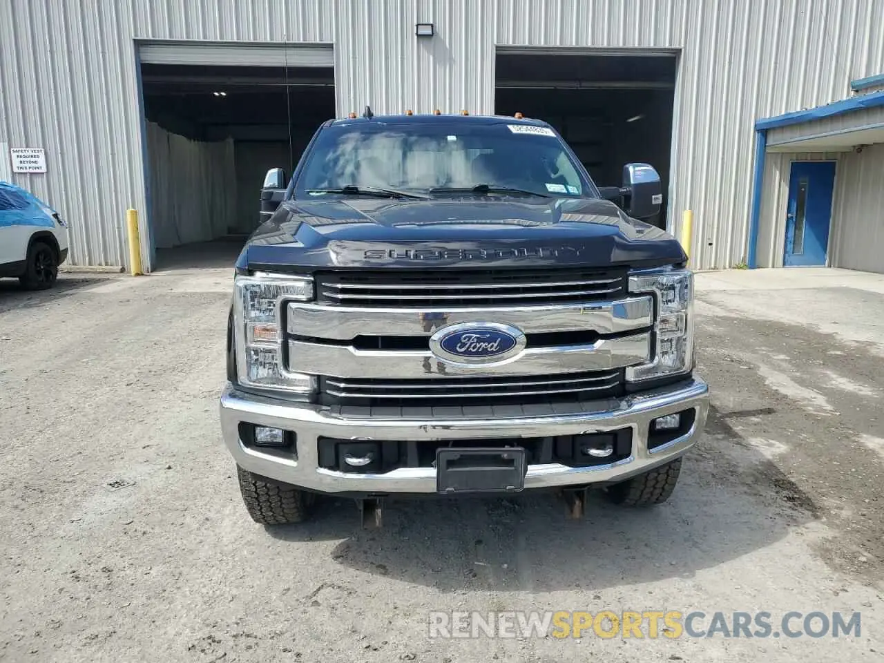 5 Photograph of a damaged car 1FT8X3B61KEC85783 FORD F350 2019