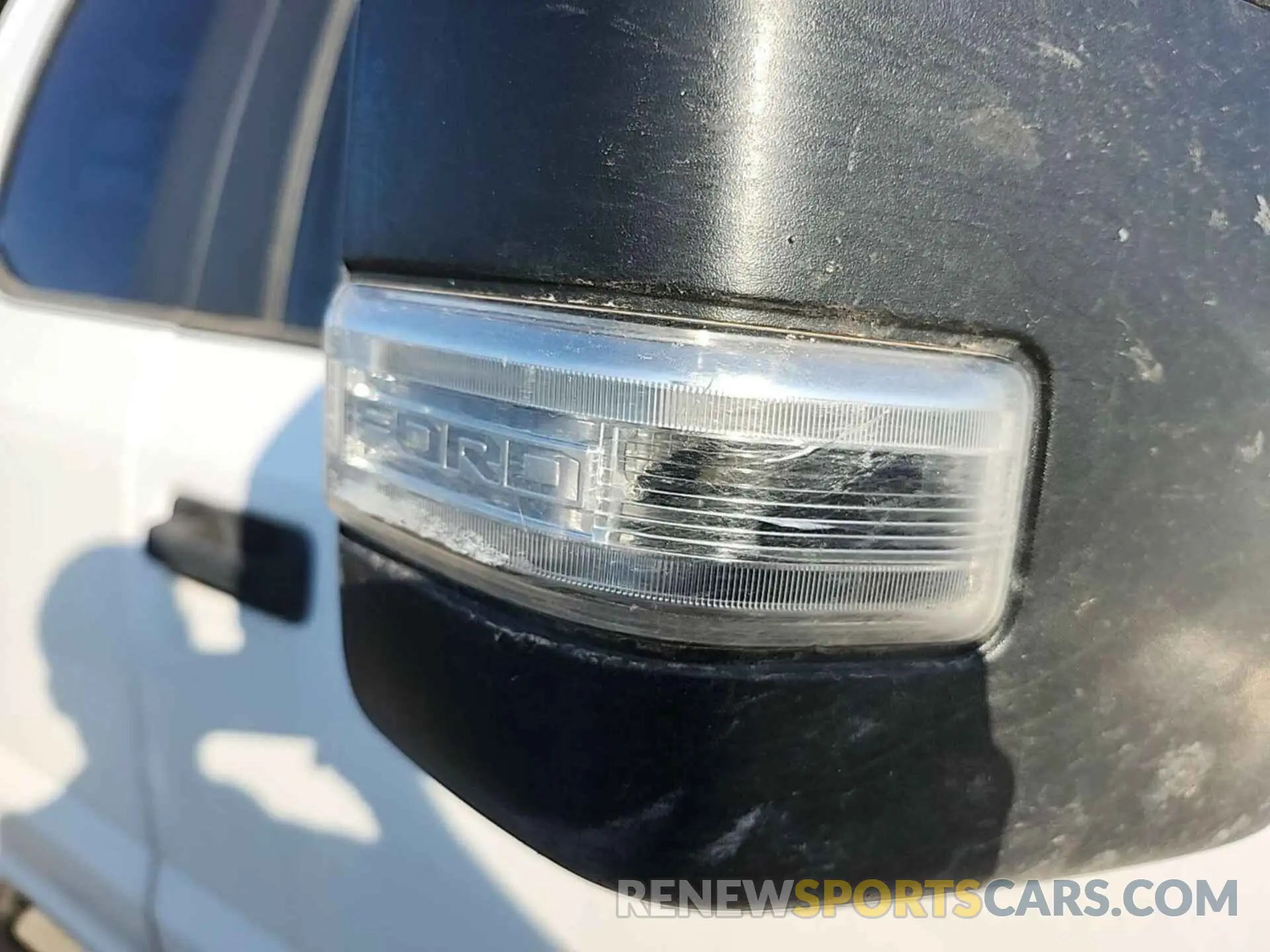 17 Photograph of a damaged car 1FD8X3HT4LEE10043 FORD F350 2020