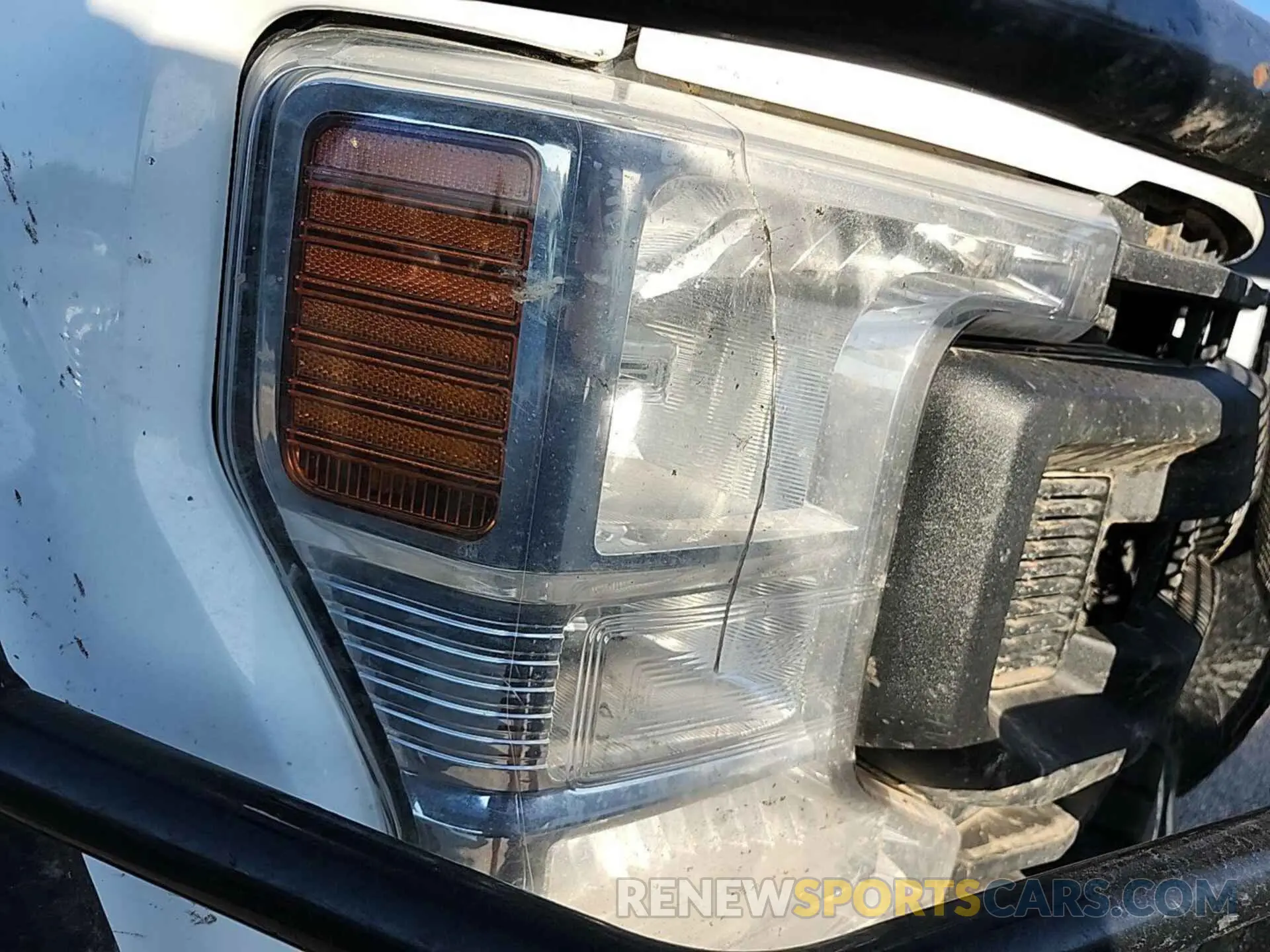 25 Photograph of a damaged car 1FD8X3HT4LEE10043 FORD F350 2020