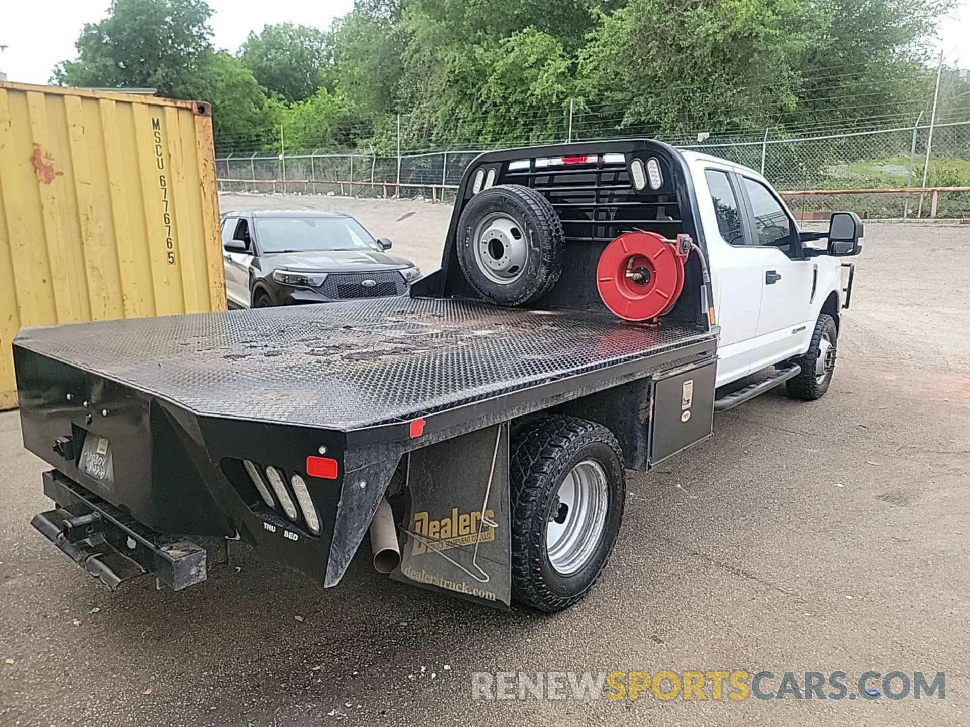 27 Photograph of a damaged car 1FD8X3HT4LEE10043 FORD F350 2020