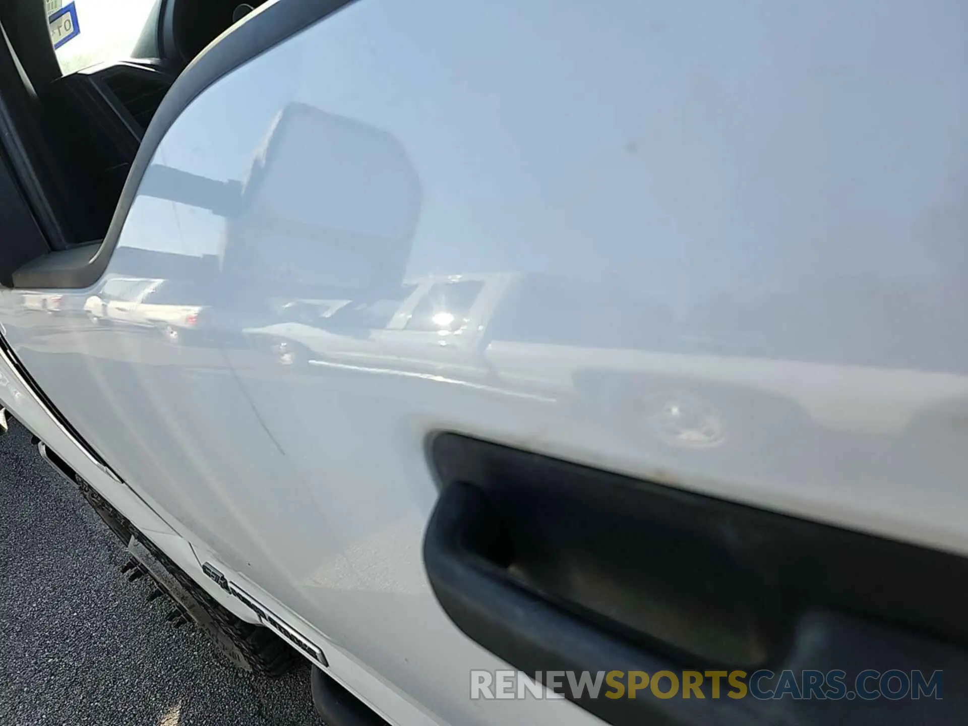 5 Photograph of a damaged car 1FD8X3HT4LEE10043 FORD F350 2020