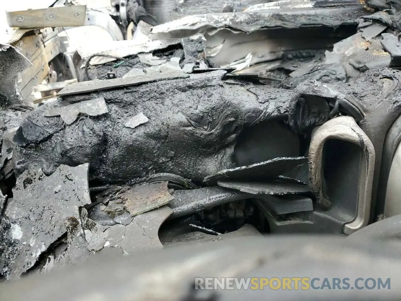 9 Photograph of a damaged car 1FT8W3BT9LEC41637 FORD F350 2020