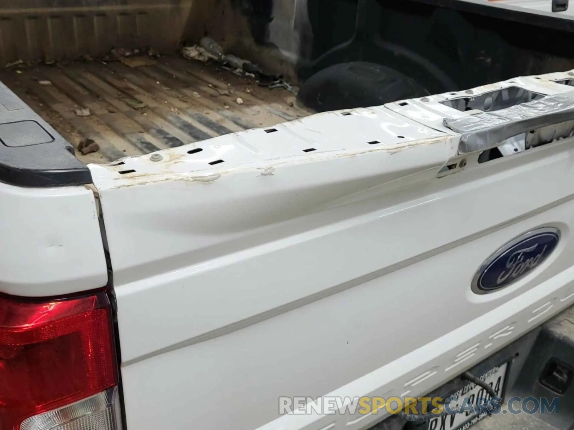 29 Photograph of a damaged car 1FT8W3BT0MEE10543 FORD F350 2021