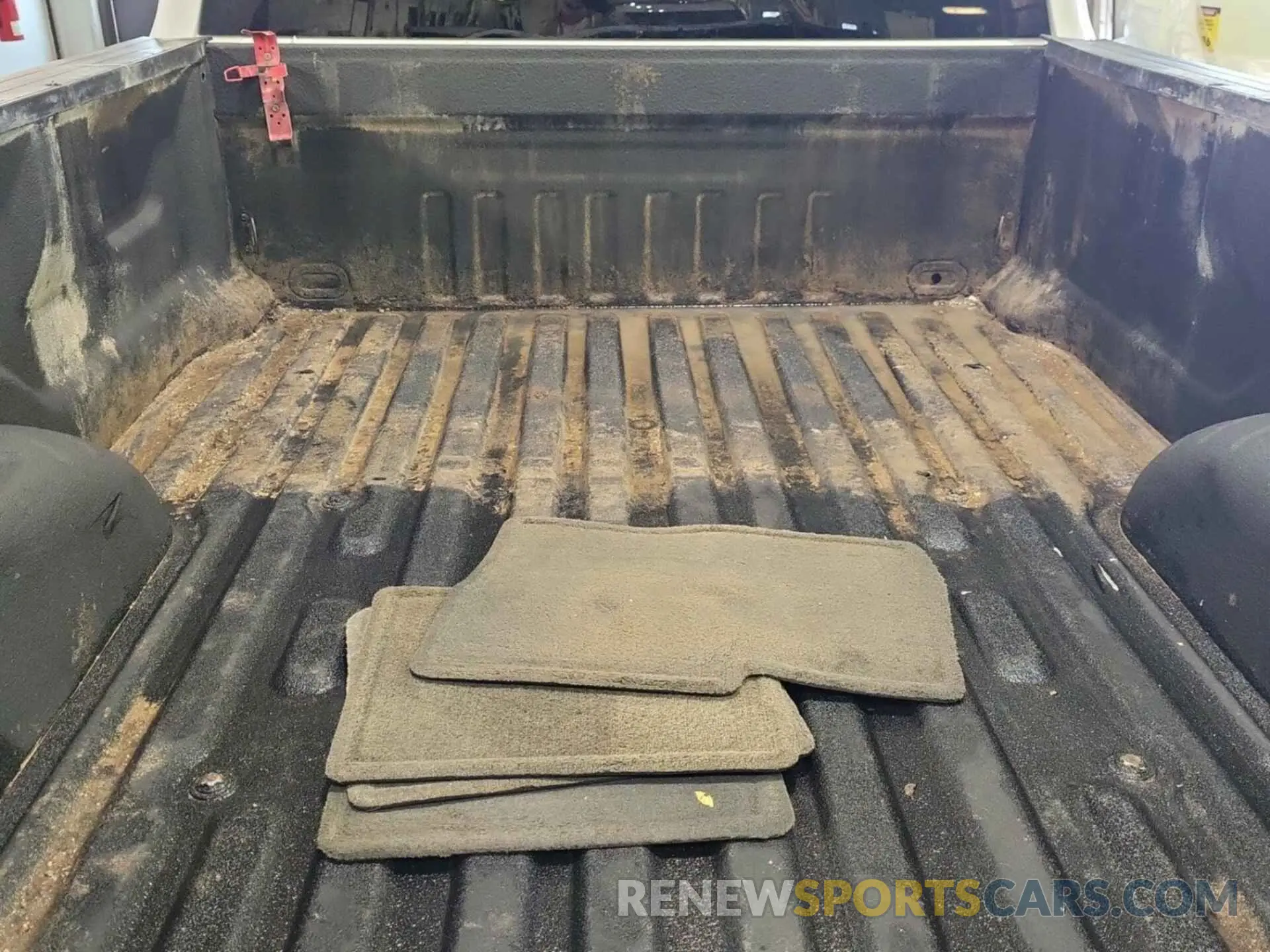 61 Photograph of a damaged car 1FT8W3BT0MEE10543 FORD F350 2021