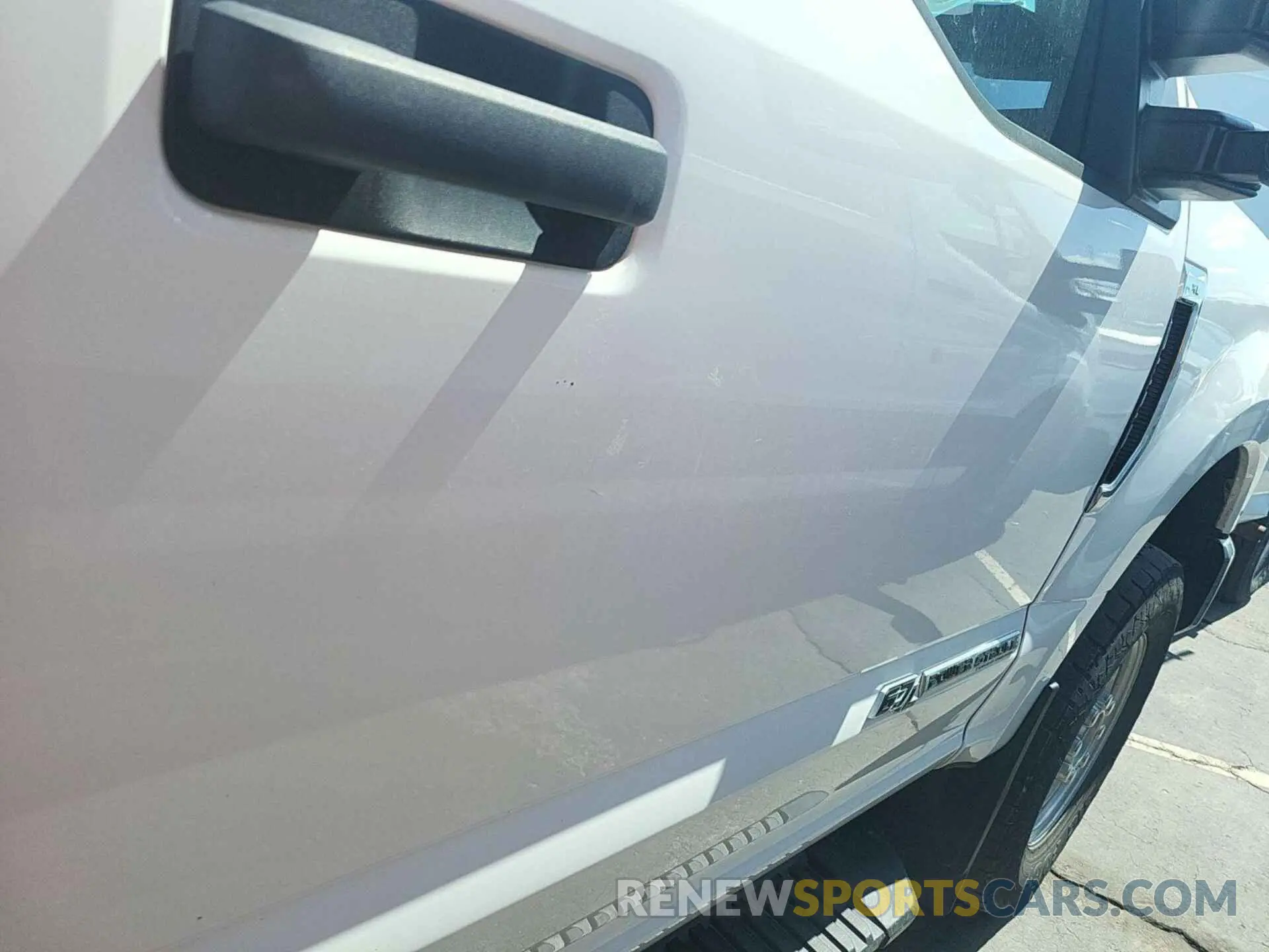 20 Photograph of a damaged car 1FT8W3BT6MEC12341 FORD F350 2021