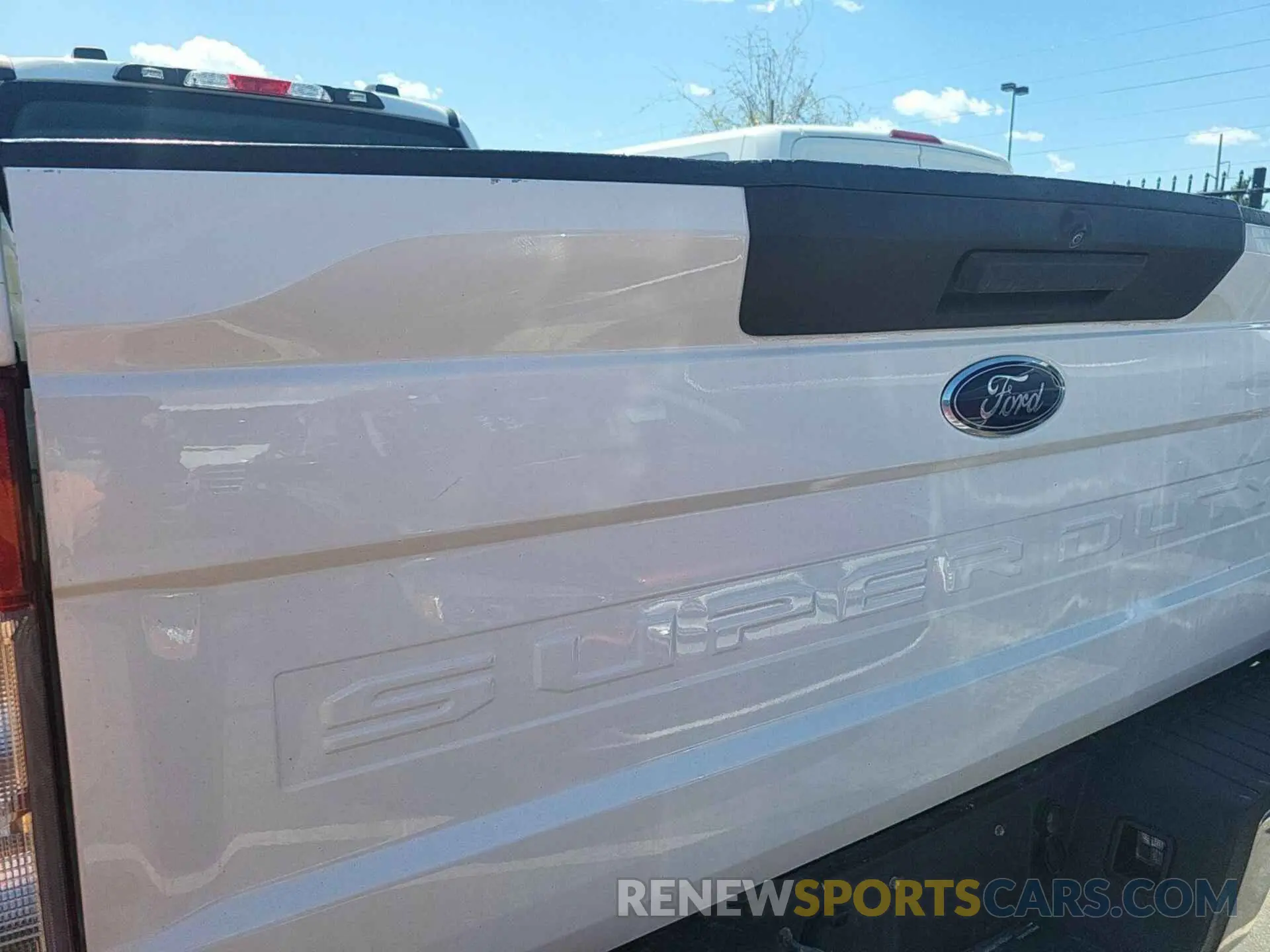 4 Photograph of a damaged car 1FT8W3BT6MEC12341 FORD F350 2021