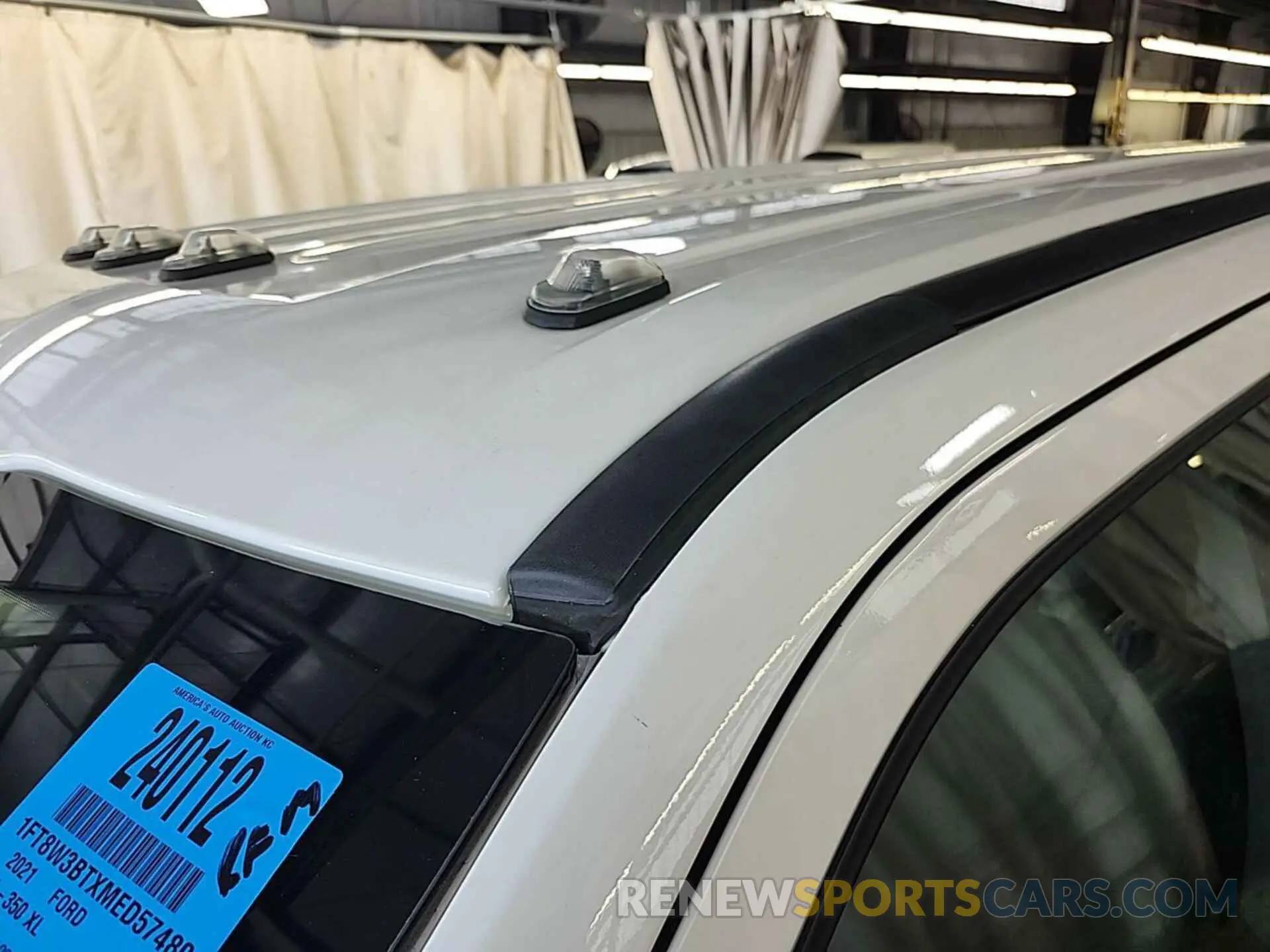 19 Photograph of a damaged car 1FT8W3BTXMED57480 FORD F350 2021