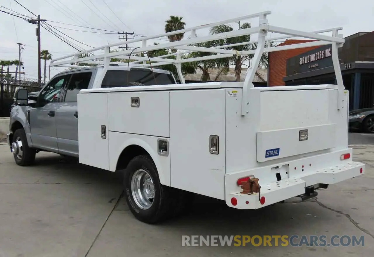4 Photograph of a damaged car 1FD8W3GN5NEF58887 FORD F350 2022