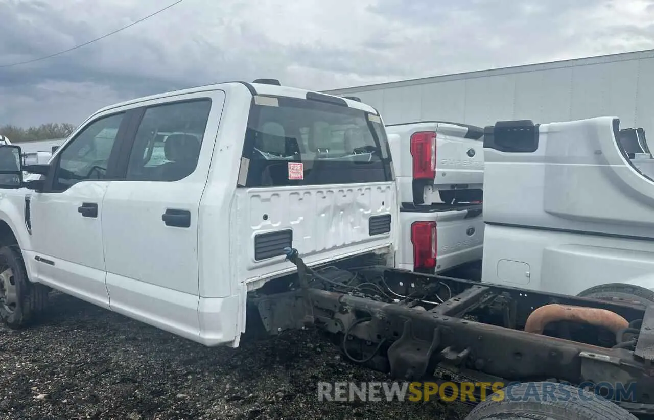 3 Photograph of a damaged car 1FD8W3HT3NED68650 FORD F350 2022