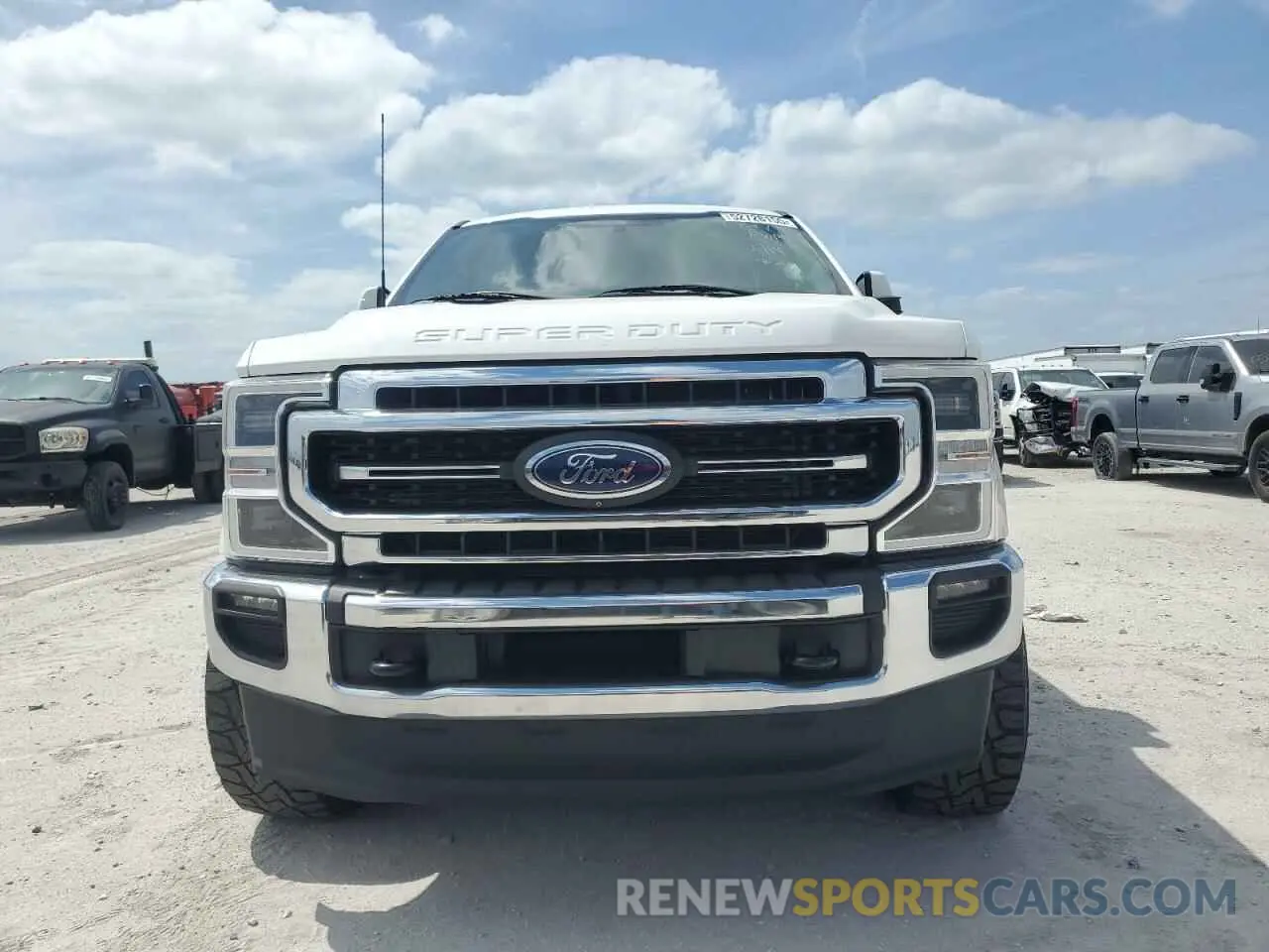 5 Photograph of a damaged car 1FT8W3BT1NEC82797 FORD F350 2022