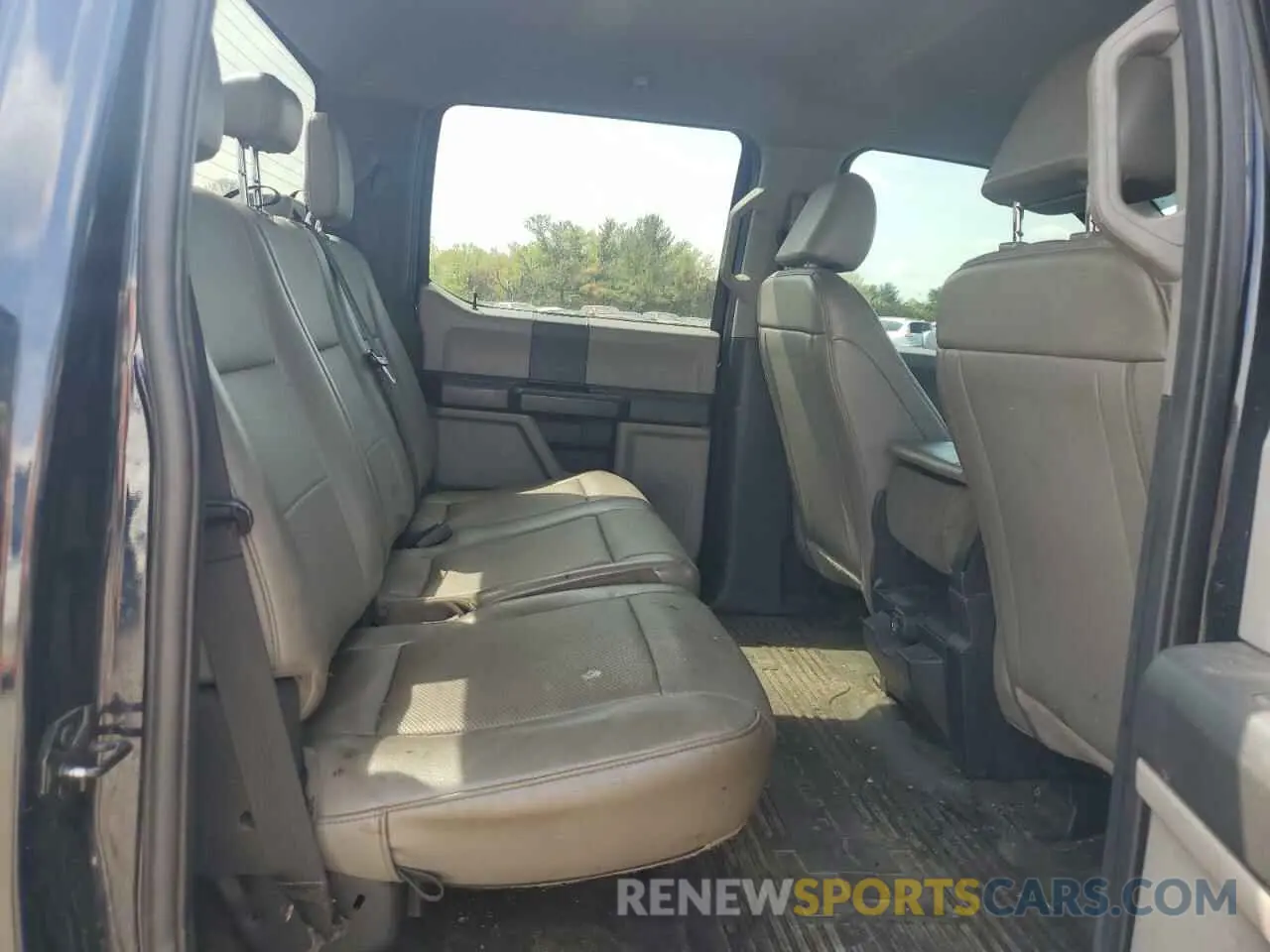 10 Photograph of a damaged car 1FT8W3BT2NED18075 FORD F350 2022