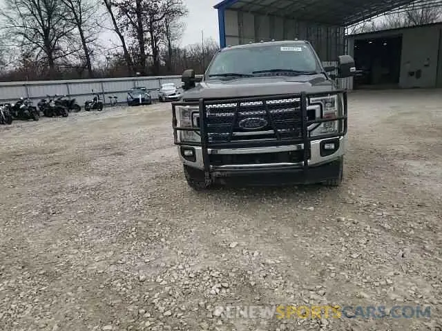 11 Photograph of a damaged car 1FT8W3BTXNEC45165 FORD F350 2022