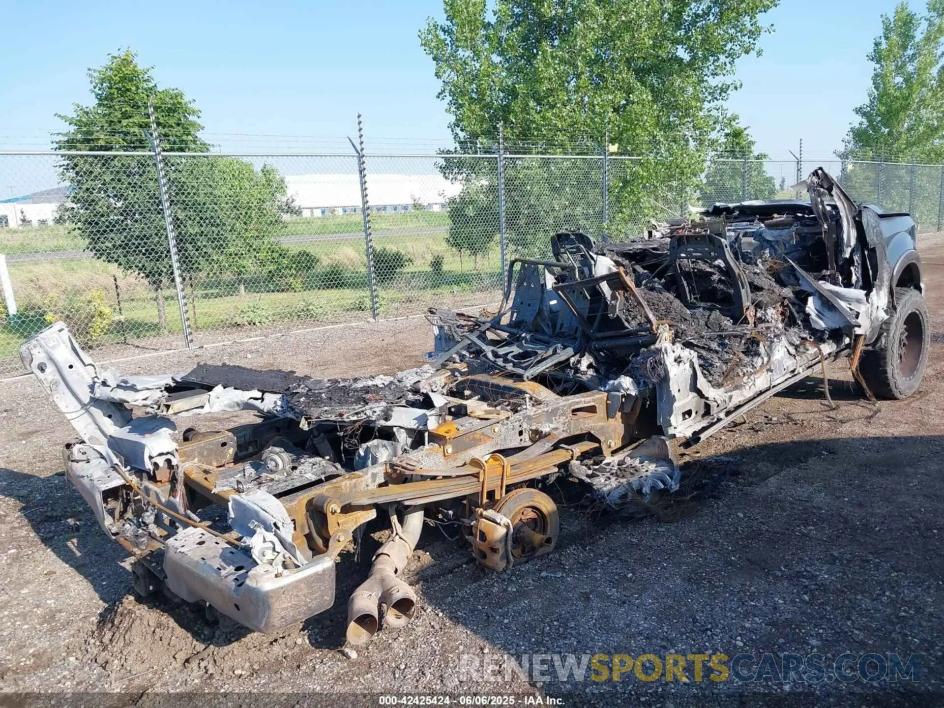 4 Photograph of a damaged car 1FT8W3BTXNED40762 FORD F350 2022
