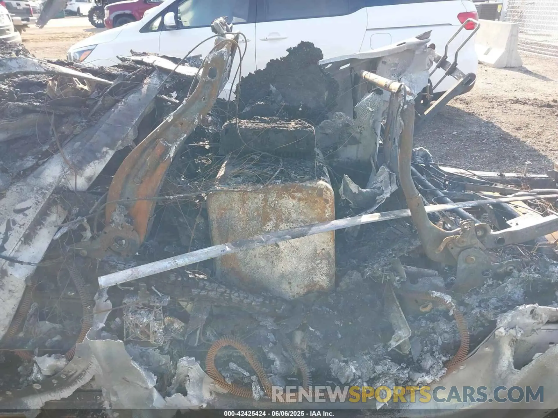 7 Photograph of a damaged car 1FT8W3BTXNED40762 FORD F350 2022