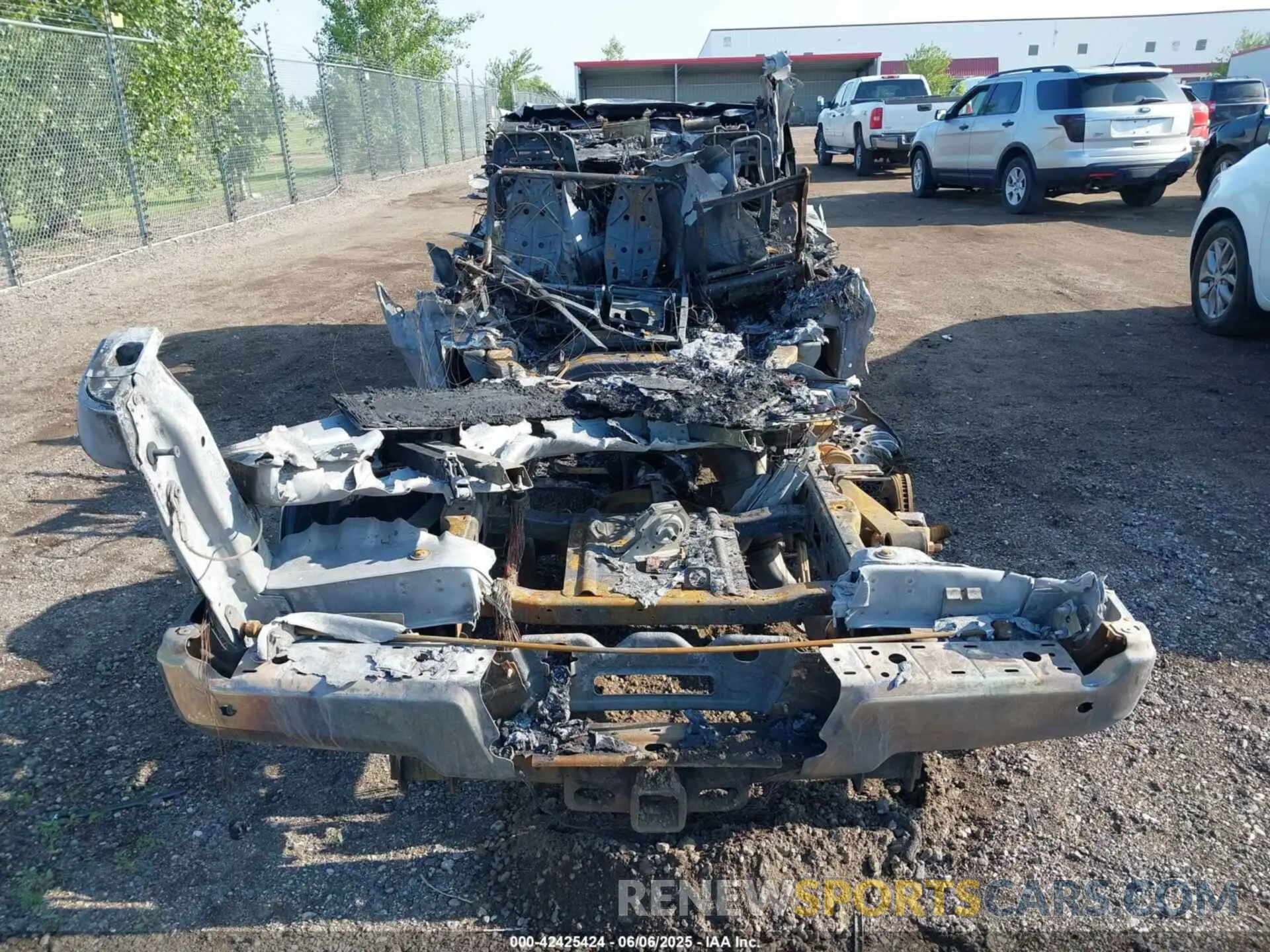 8 Photograph of a damaged car 1FT8W3BTXNED40762 FORD F350 2022
