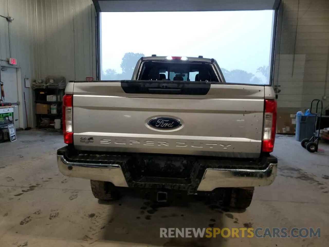 6 Photograph of a damaged car 1FT8W3BTXNEE87518 FORD F350 2022