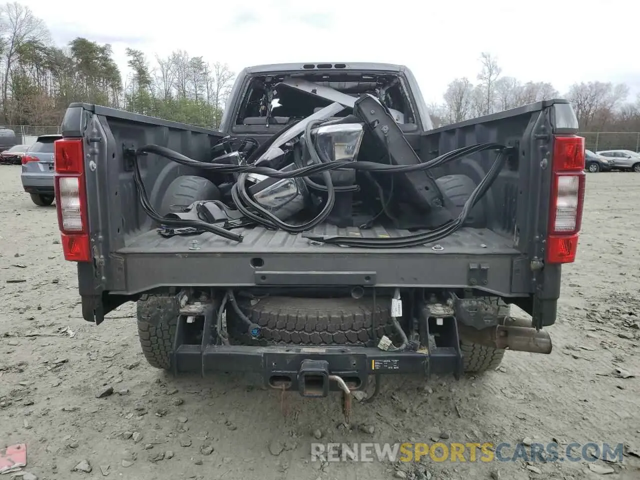 6 Photograph of a damaged car 1FT8W3BTXNEG22903 FORD F350 2022