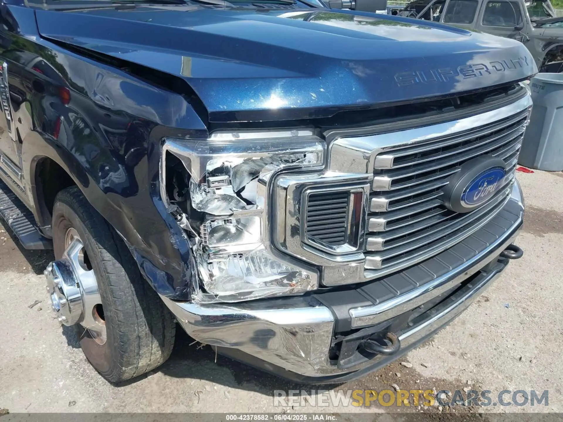 11 Photograph of a damaged car 1FT8W3CT1NEE15976 FORD F350 2022