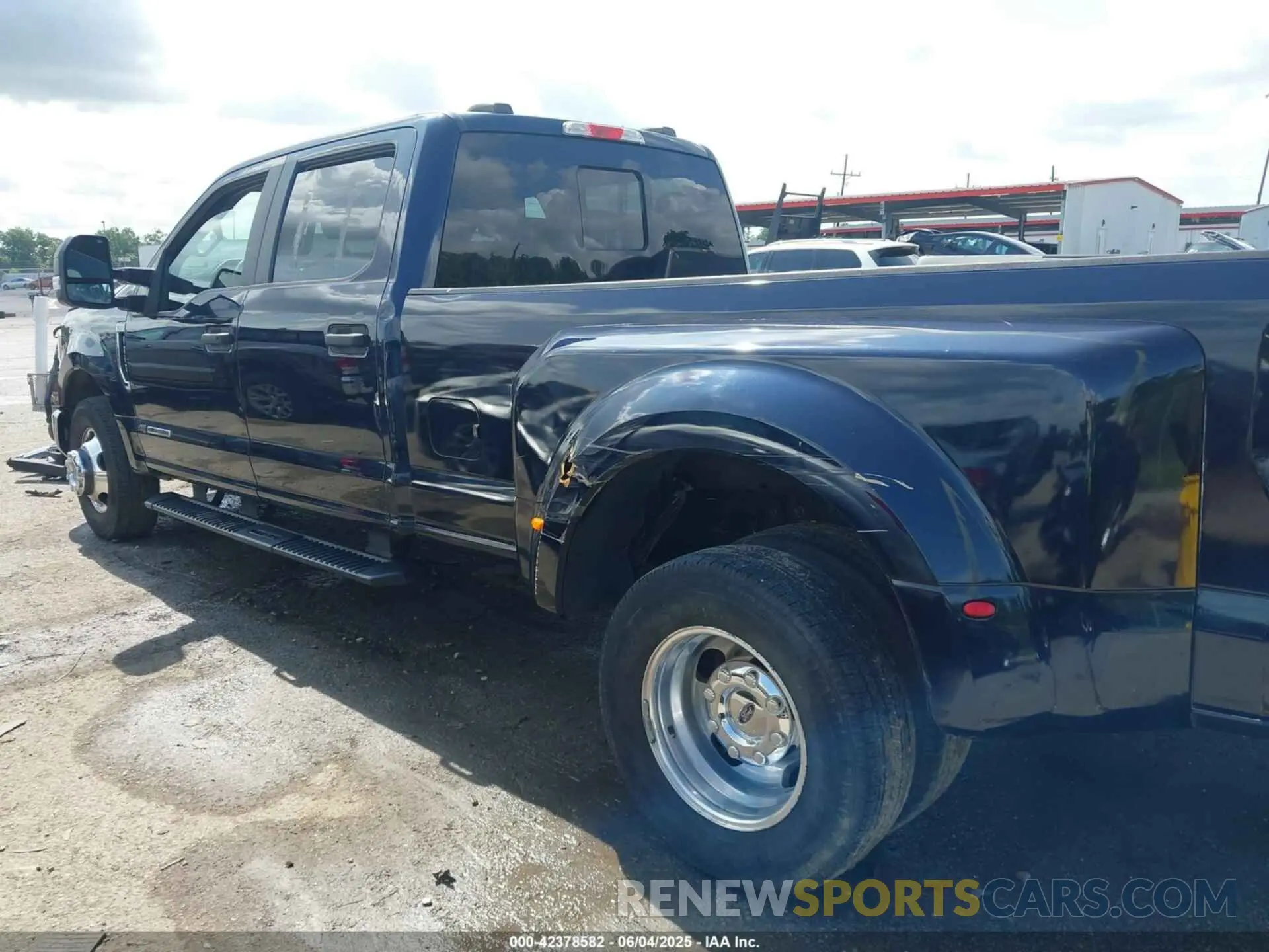 14 Photograph of a damaged car 1FT8W3CT1NEE15976 FORD F350 2022