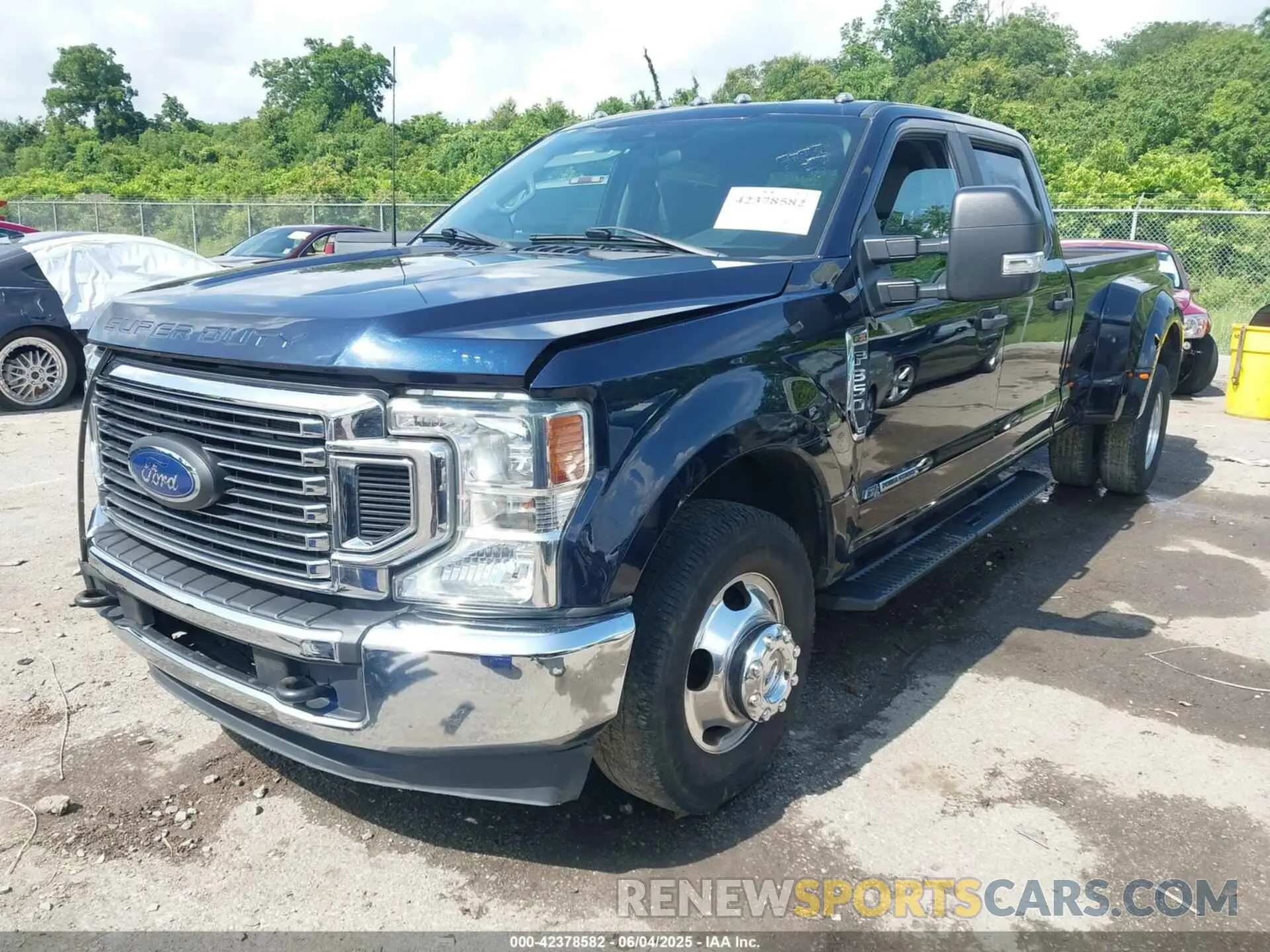 2 Photograph of a damaged car 1FT8W3CT1NEE15976 FORD F350 2022