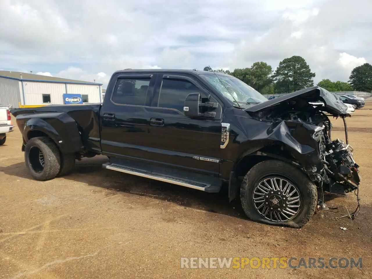 4 Photograph of a damaged car 1FT8W3DT1NEF56688 FORD F350 2022