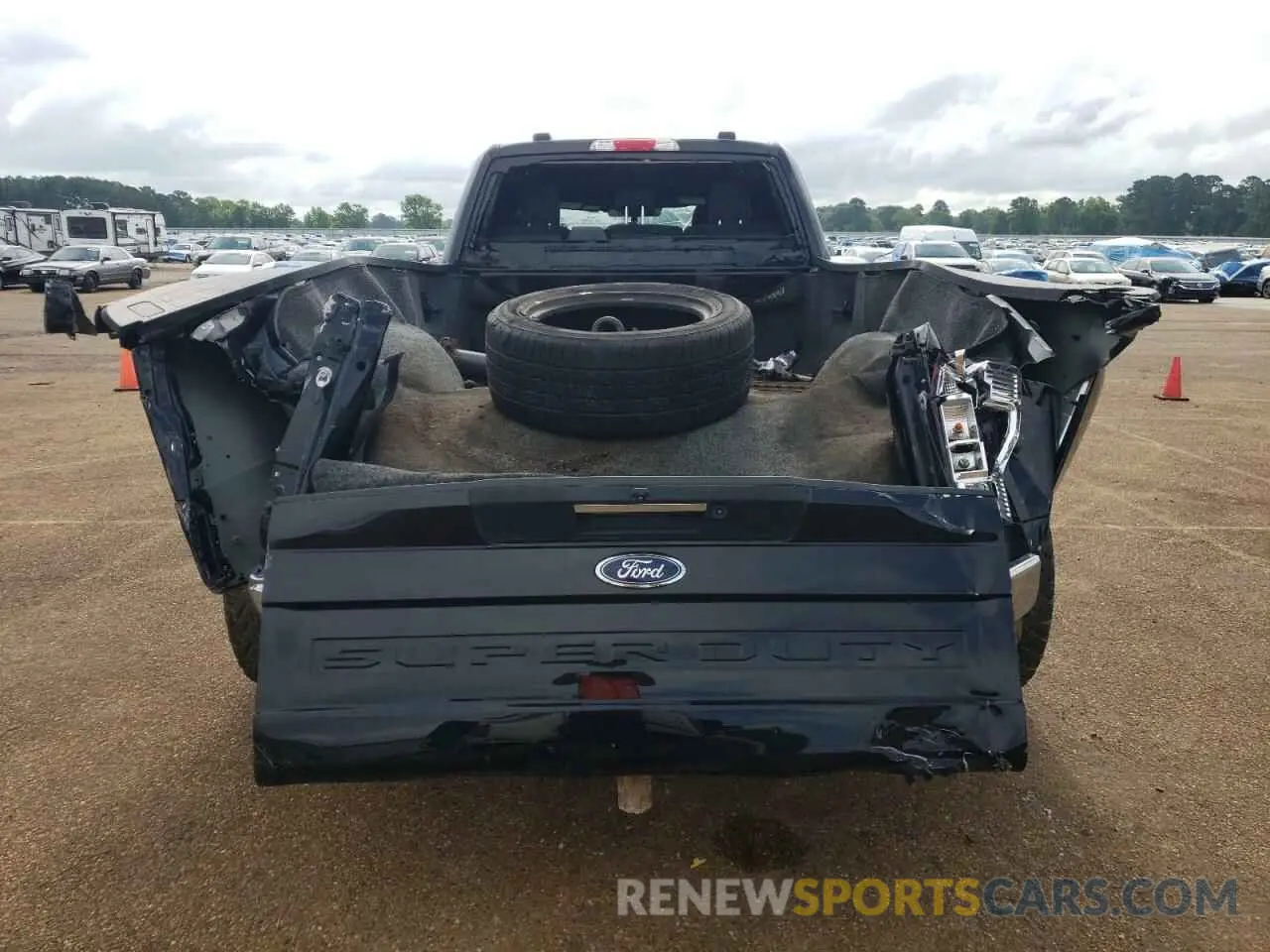 6 Photograph of a damaged car 1FT8W3DT1NEF56688 FORD F350 2022