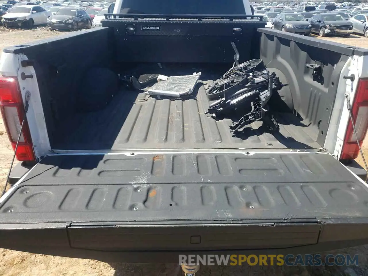 10 Photograph of a damaged car 1FT8W3DT4NED32783 FORD F350 2022
