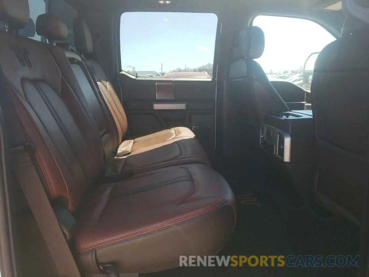11 Photograph of a damaged car 1FT8W3DT4NED32783 FORD F350 2022